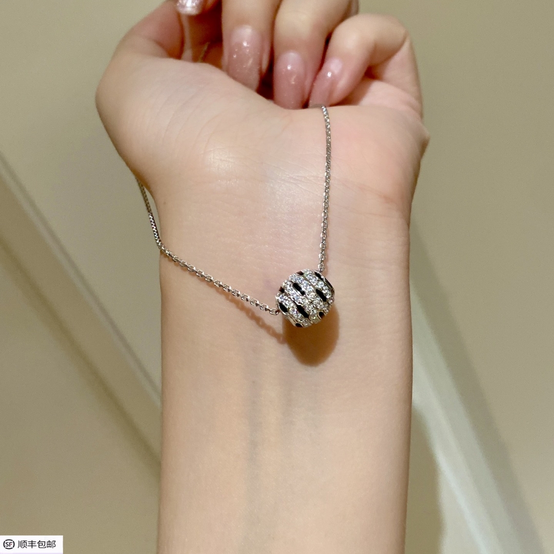 密镶点缀蜂巢黑珐琅路路通项链女