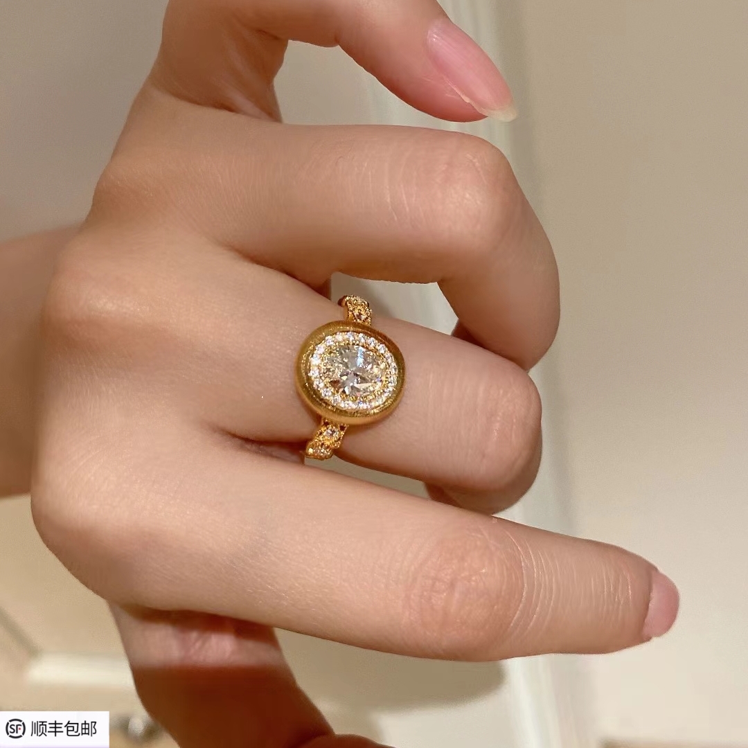 宫廷蕾丝拉丝1.25克拉蛋形戒指女