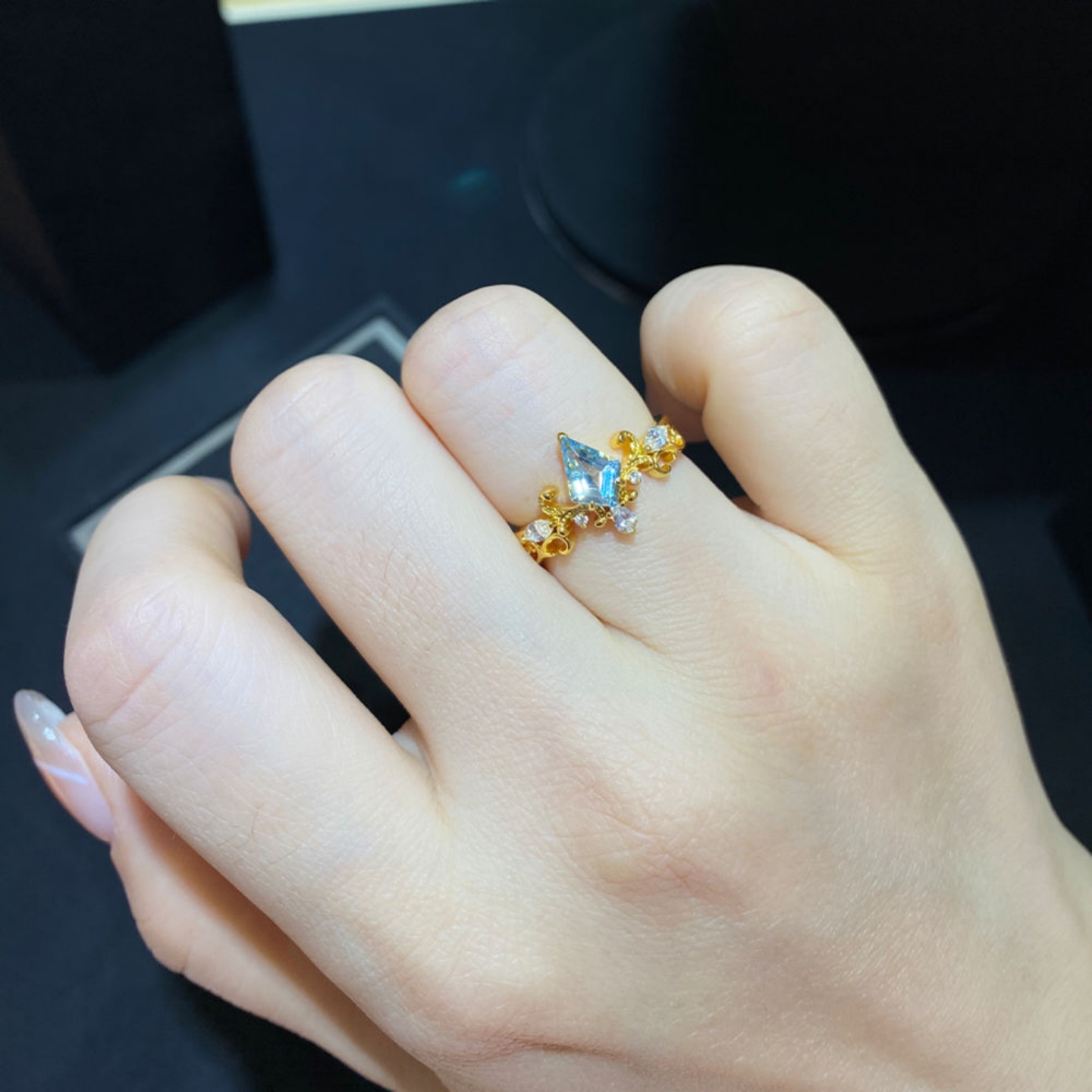 托帕石冰蓝水滴带钻戒指女925银