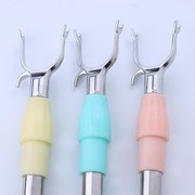 máy cắt lông áo len Có thể là quần áo, thanh phơi quần áo, giá đỡ kính thiên văn, móc treo quần áo, quần áo, nĩa, ống quần áo, đồ giặt. . . - Hệ thống giá giặt máy cắt lông xù vải