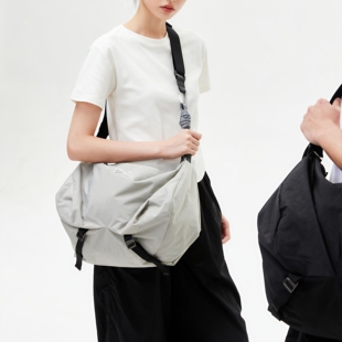 NIID VIA健身包斜挎包男饺子包运动大容量单肩托特包女轻量训练包