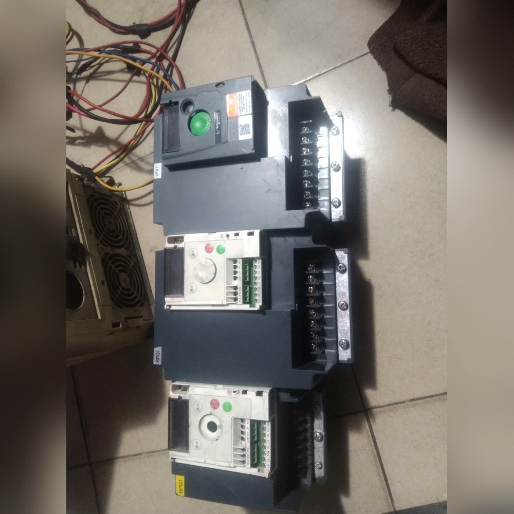 ATV303HU22N4380v-2.2kw一台A 议价