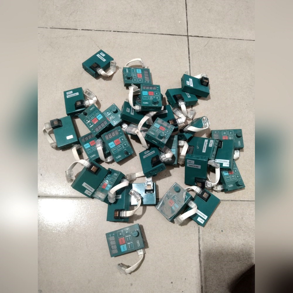 三肯变频器小面板EOP-1一起32个实物拍摄成色如图所示 议价