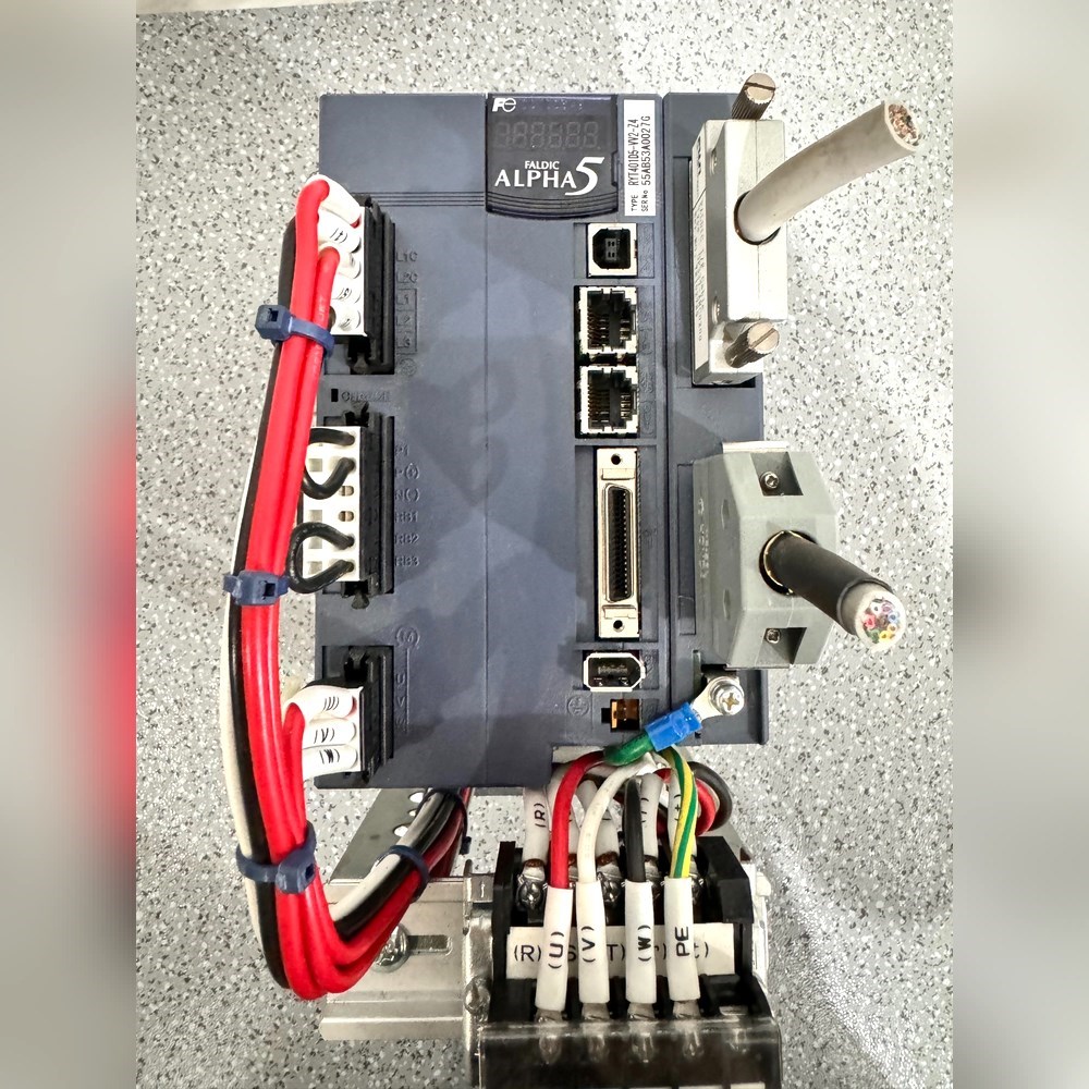RYT401D5-VVT2-Z4富士伺服驱动器实物图 议价