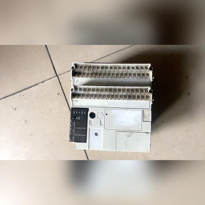 出PLC模块TSX3710001成色如图所 议价