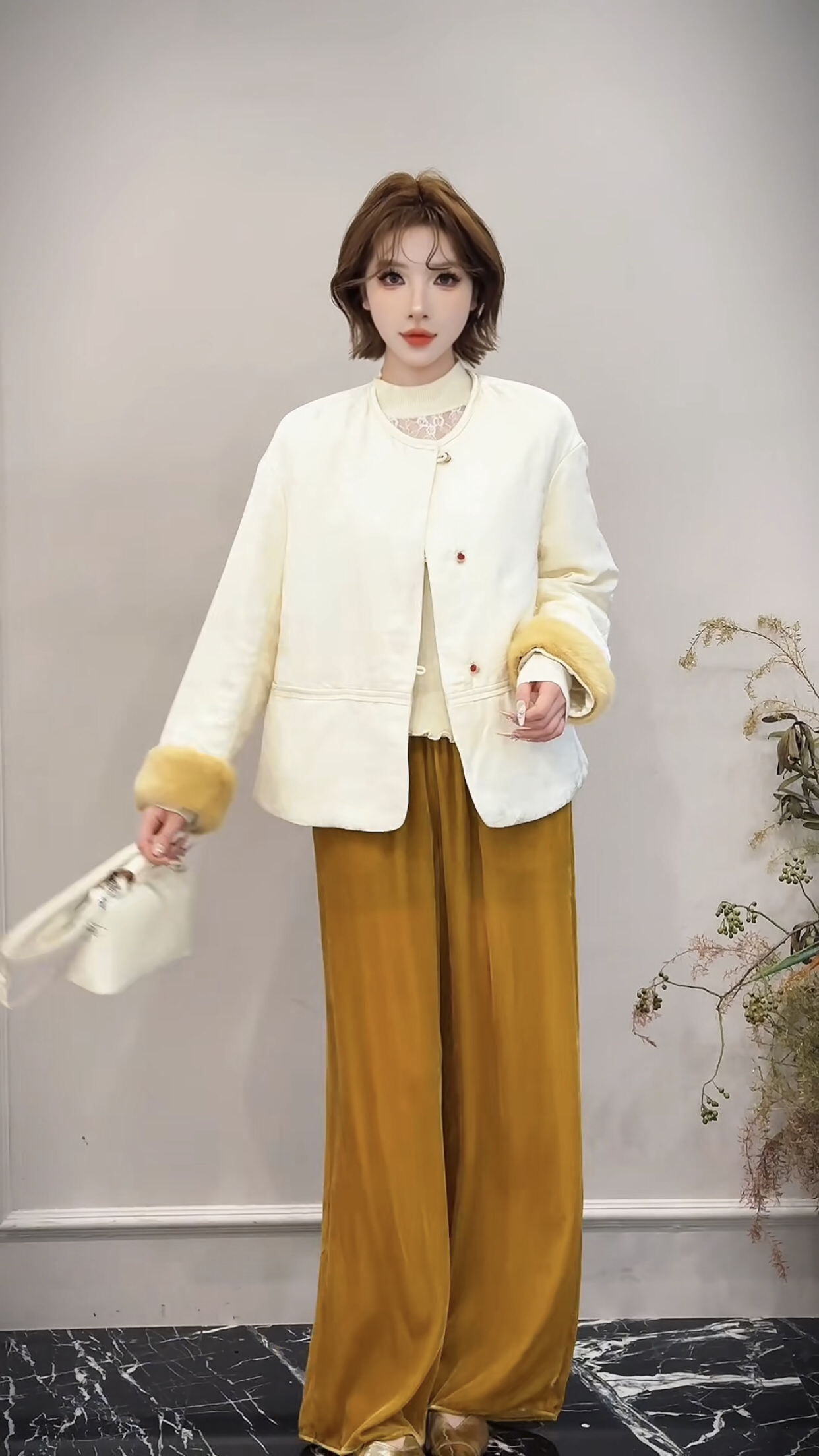 欧洲站2025秋冬款圆领盘扣拼接毛毛袖口洋气百搭显瘦羊毛外套女,女装/女士精品,短外套,淘宝优惠券,粉丝福利购,淘宝优惠卷