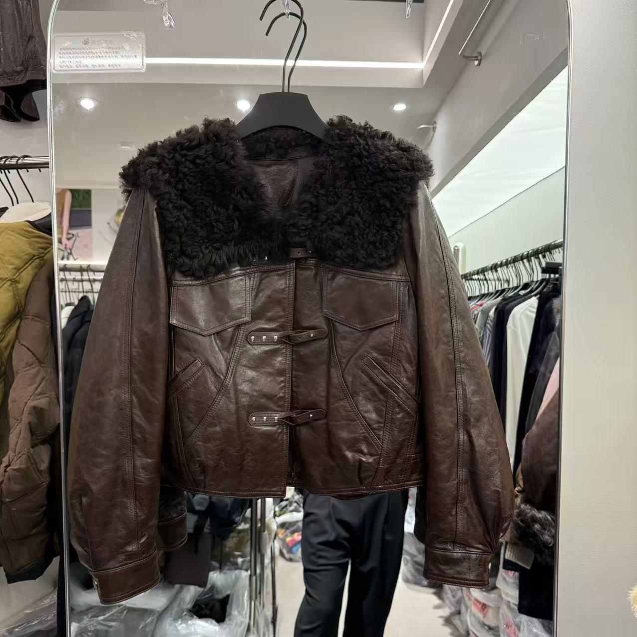 欧洲站2025冬款翻领宽松百搭绵羊皮90白鹅绒保暖皮衣外套女88101