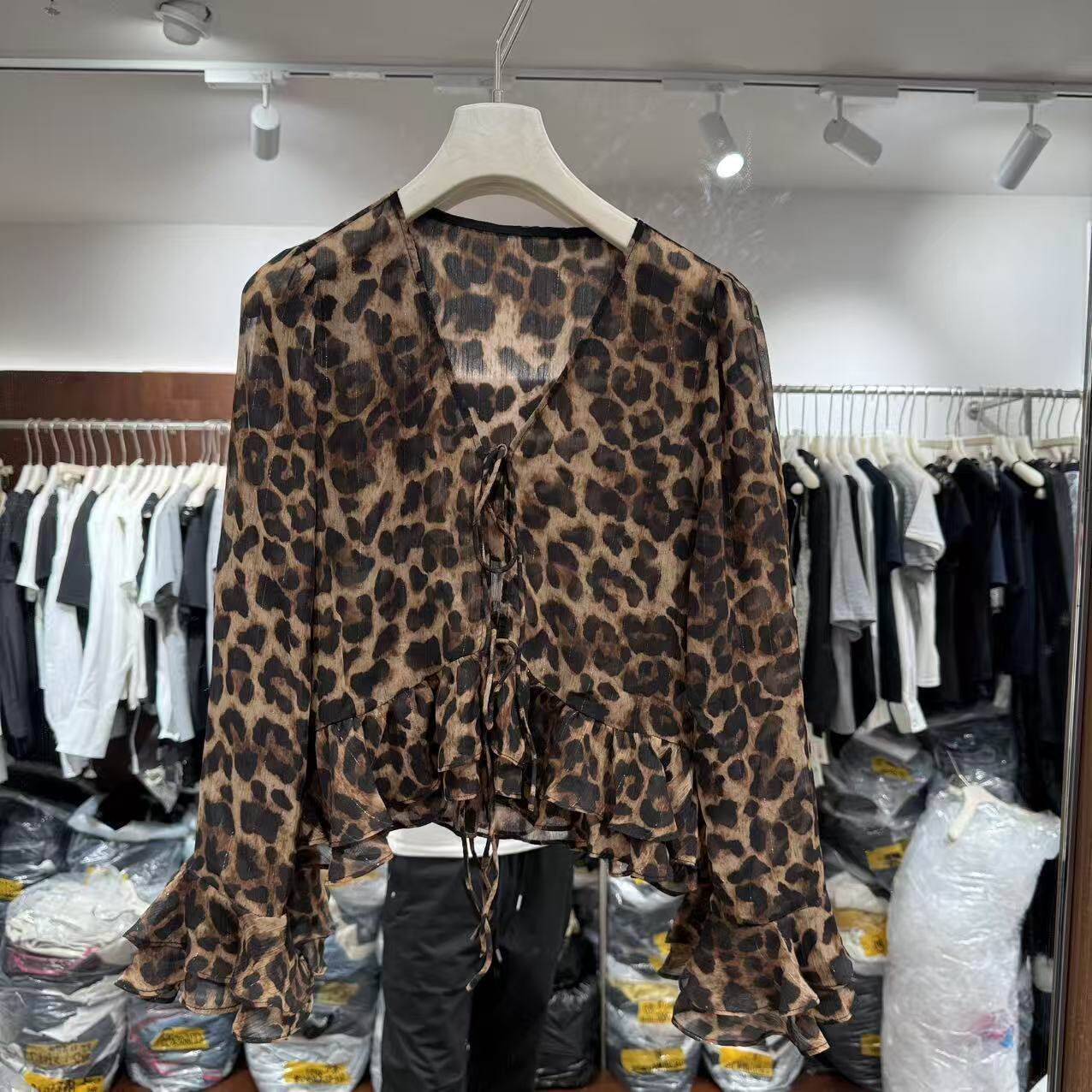 欧洲站2026夏季新款欧货性感网纱透视系带豹纹喇叭袖时髦上衣5985