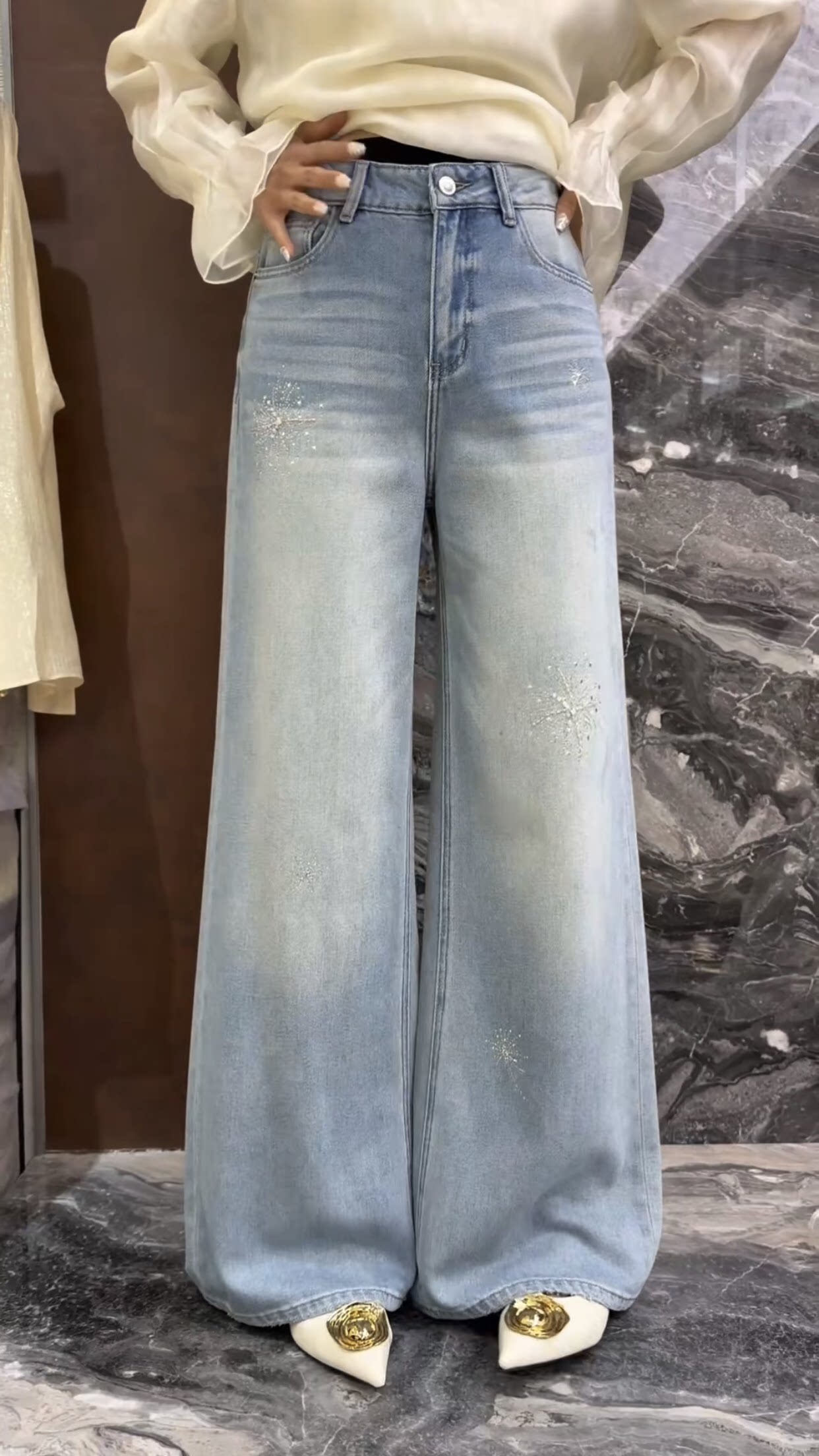 曼曼家2026春季新款欧货烟花钉珠浅色水洗牛仔阔腿裤筒喇裤女潮