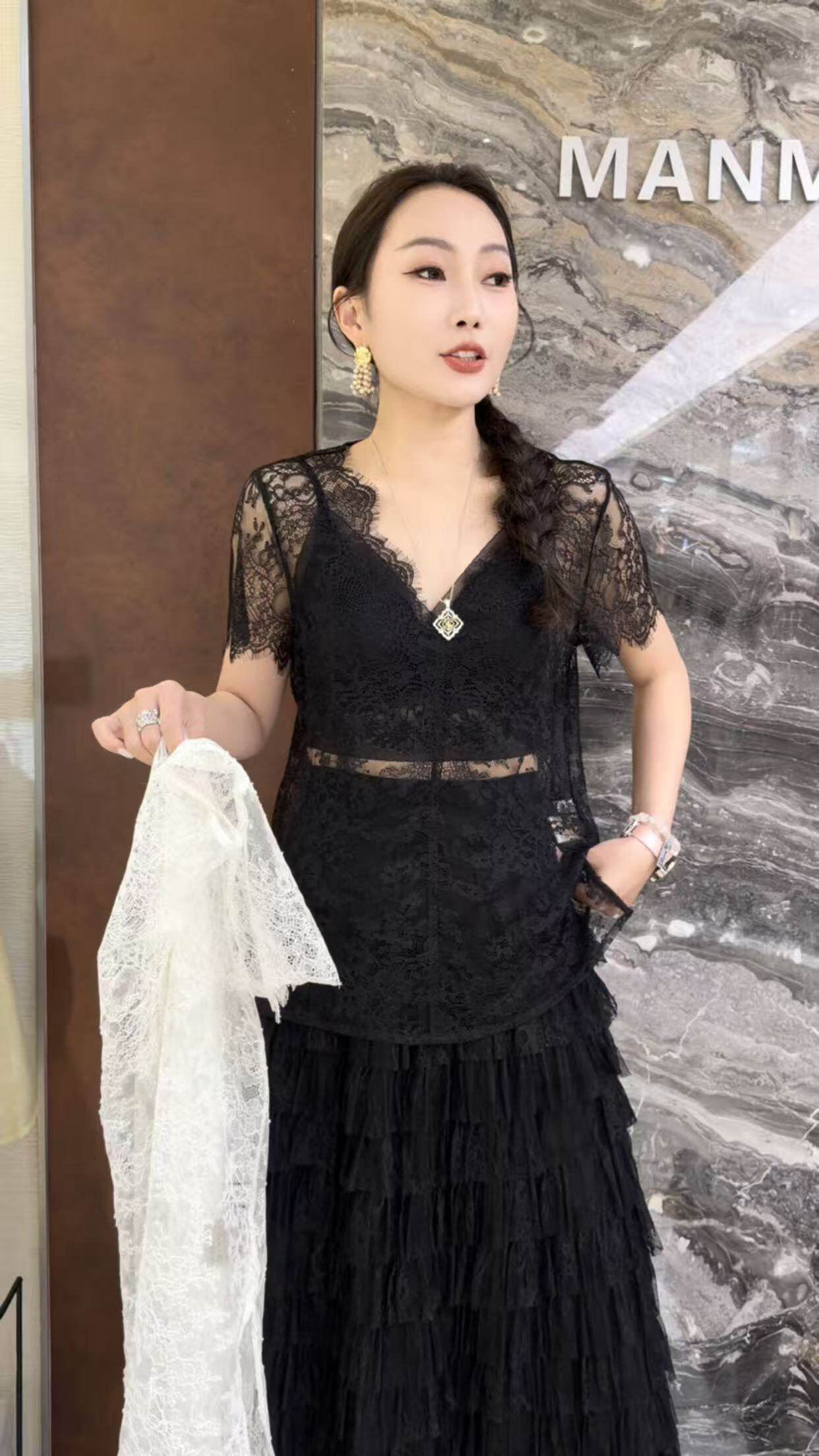 曼曼袖口2026春新款性感透视蕾丝提花镂空无袖叠穿洋气罩衫上衣