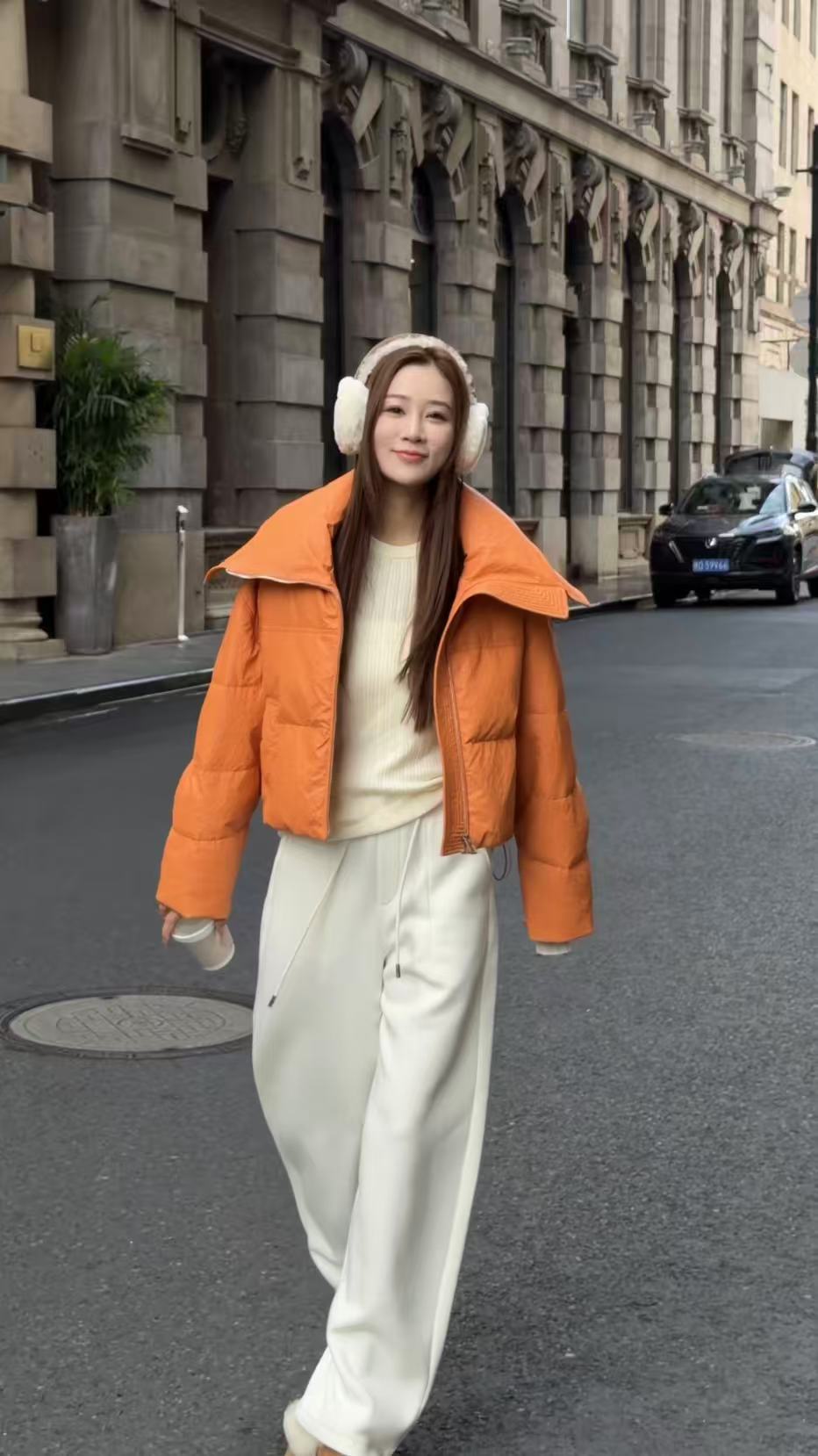 欧洲站2025冬新款PU皮面免洗翻领抽绳收腰短款时尚轻薄保暖羽绒服