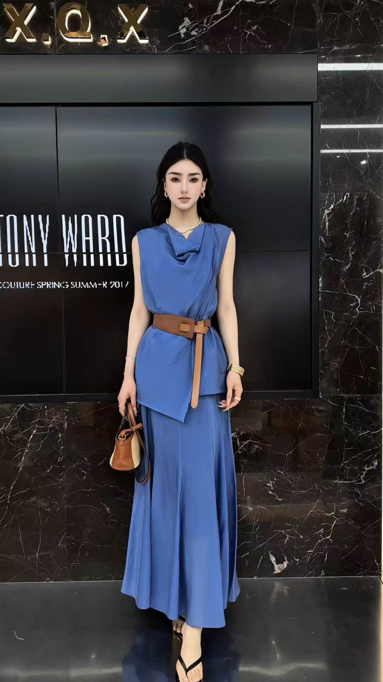曼曼家2026夏新款女神范荡领腰带款不规则无袖上衣大摆裙气质套装