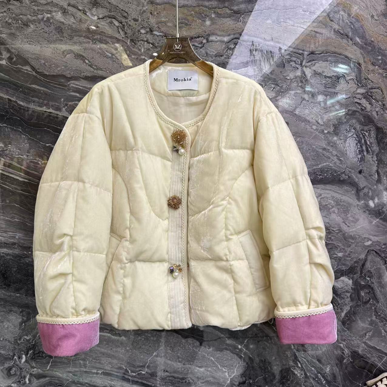 欧洲站2025冬新款时尚圆领盘扣刺绣宽松保暖新中式国风羽绒服6093