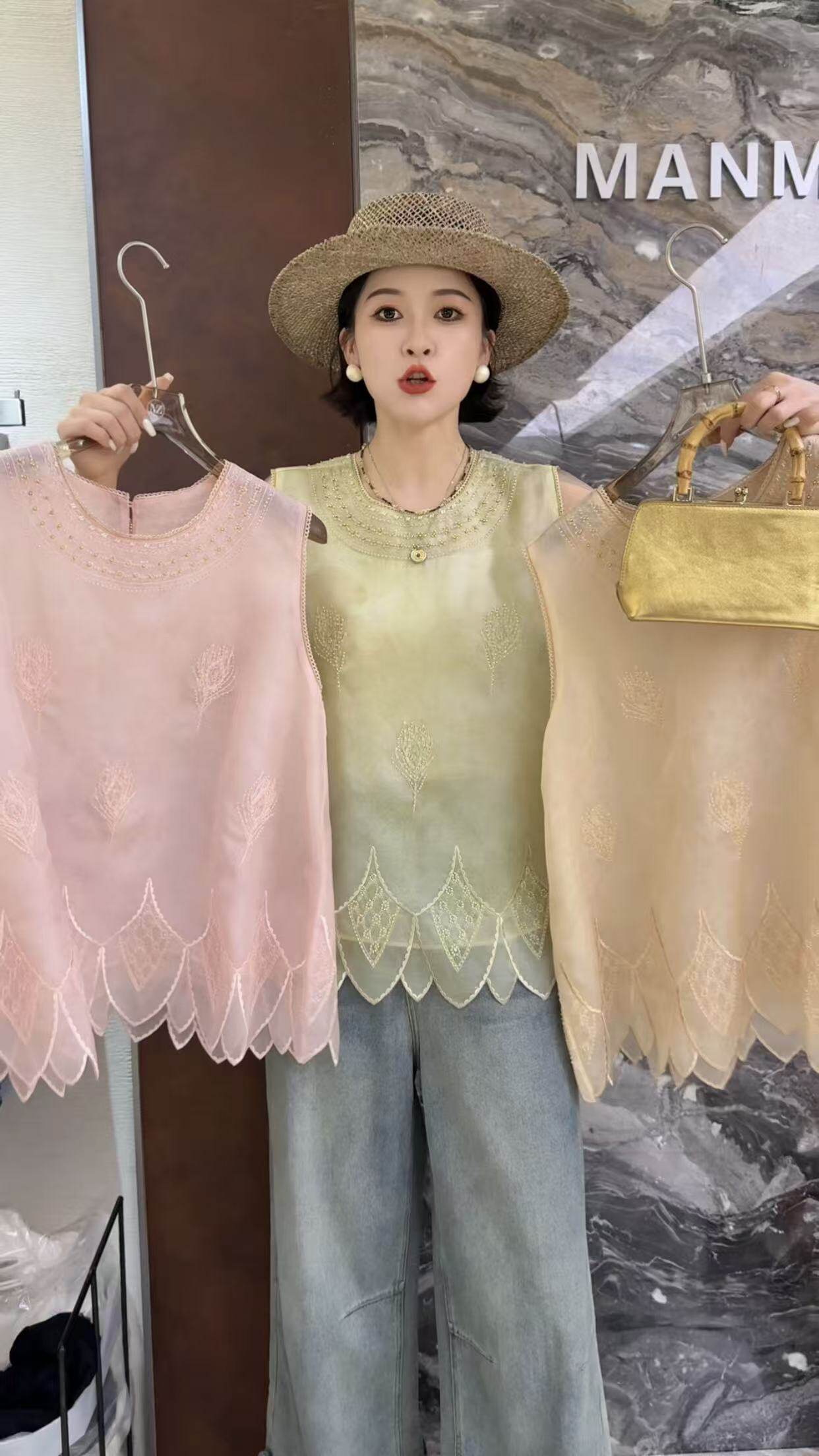 曼曼家2026夏新款欧货轻奢风圆领重工荷叶边刺绣镂洋气马甲上衣