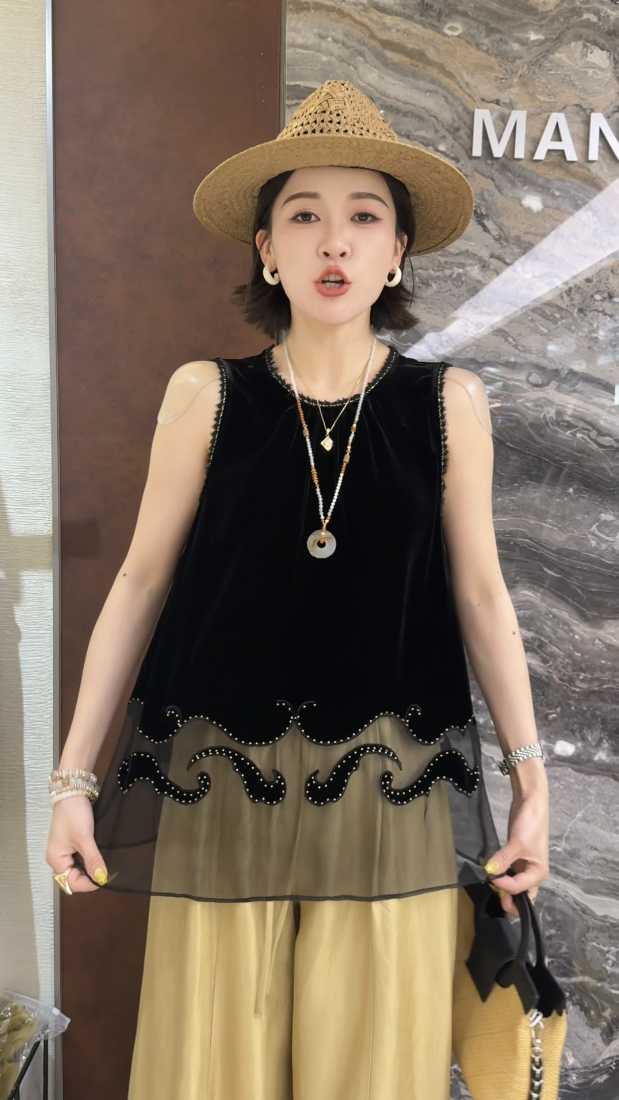曼曼家2026夏新欧货圆领无袖拼接欧根纱腰果花丝绒背心马甲女潮