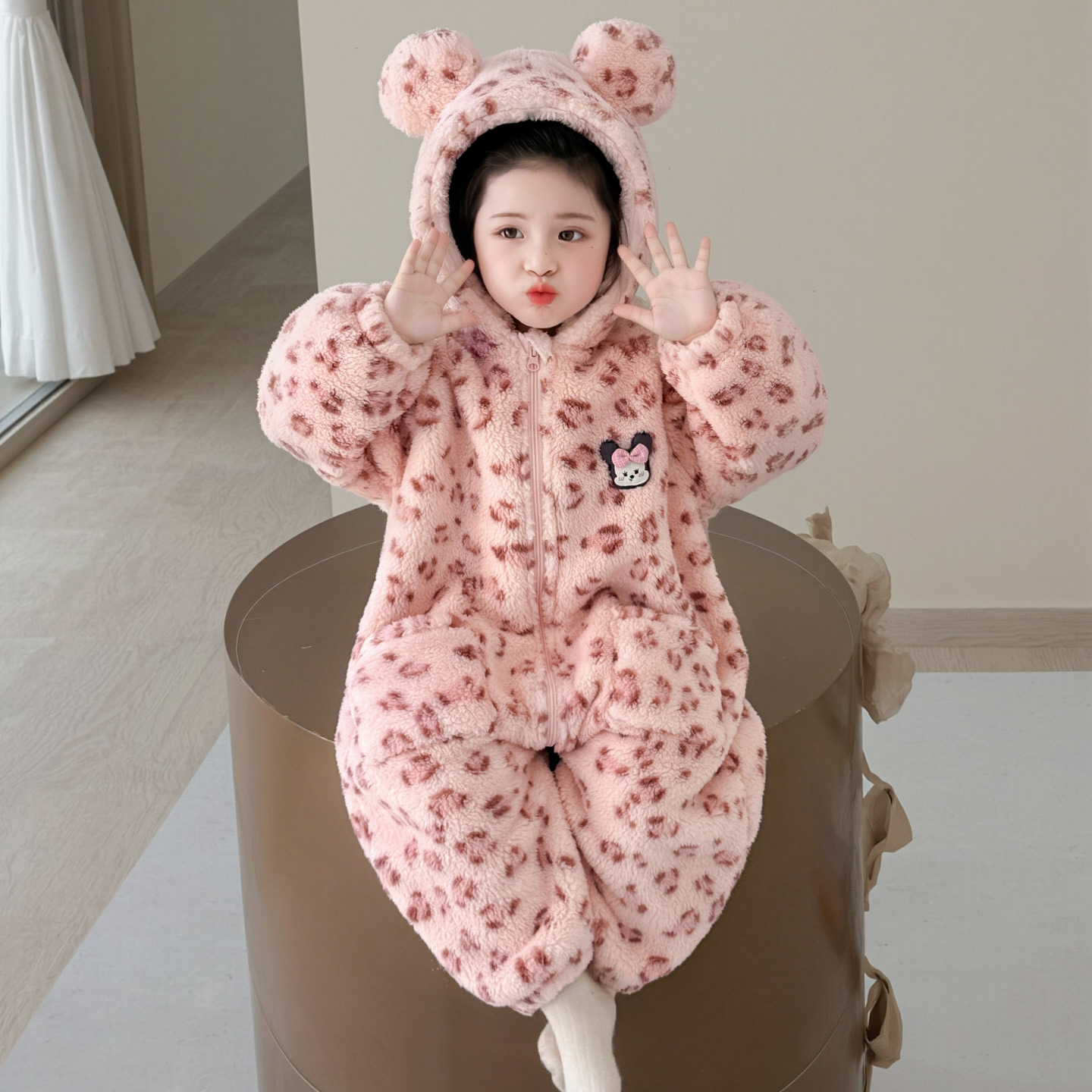 女童珊瑚绒连体睡衣秋冬女孩豹纹连帽卡通保暖睡袋宝宝爬服家居服