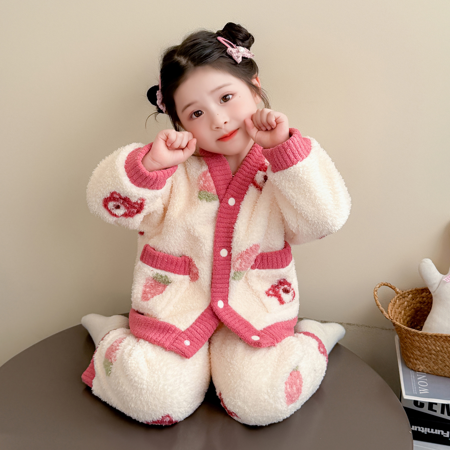 草莓熊杨梅绒紧密舒适面料柔软