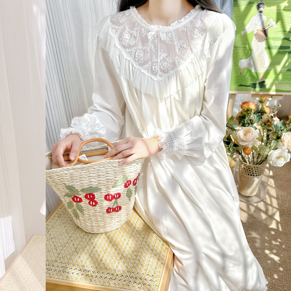 甜美白色蕾丝边长袖长款连衣裙睡裙女春季新款宽松大码纯棉家居服