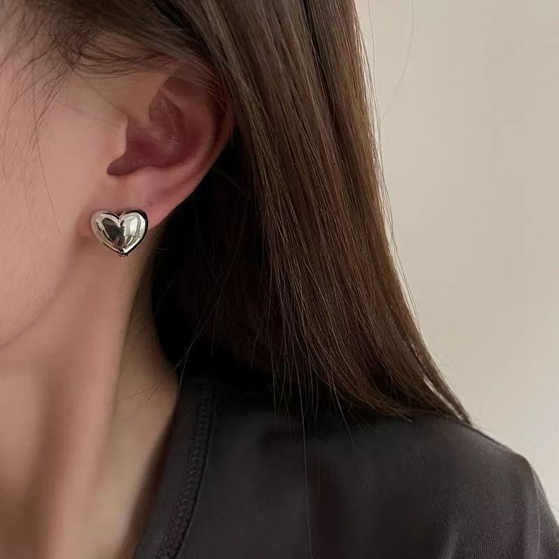 气质银色桃心爱心耳环女2025新爆款轻奢小众设计高级感S925银耳饰