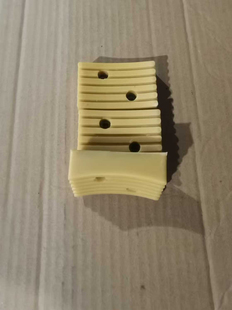 60x35斜孔胶块塑料管材牵引机，牵引机橡胶块，履带牵引机橡胶块