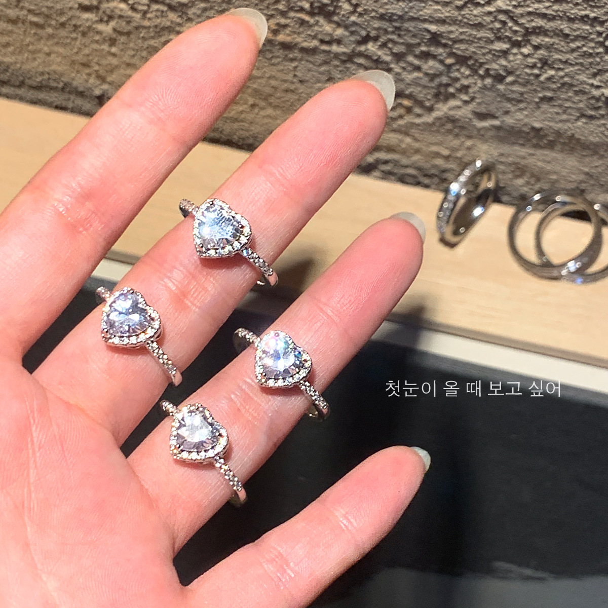 轻奢爆闪大爱心锆石戒指女小众时尚高级感食指戒复古优雅气质指环
