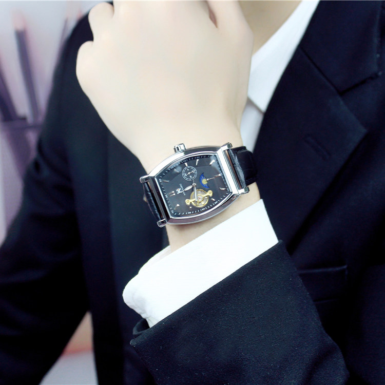 酒桶型镂空月相商务休闲风机械表