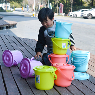 小水桶加厚带盖儿童玩具玩沙提水桶塑料手柄耐摔幼儿园学校用小桶
