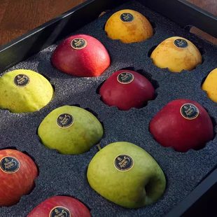 蛋婶儿云南多色苹果黑卡福布瑞斯瑞雪维纳斯新鲜当季时令水果顺丰