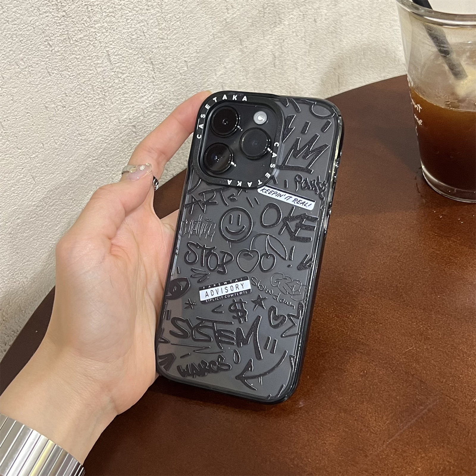 线条笑脸涂鸦苹果15pro手机壳