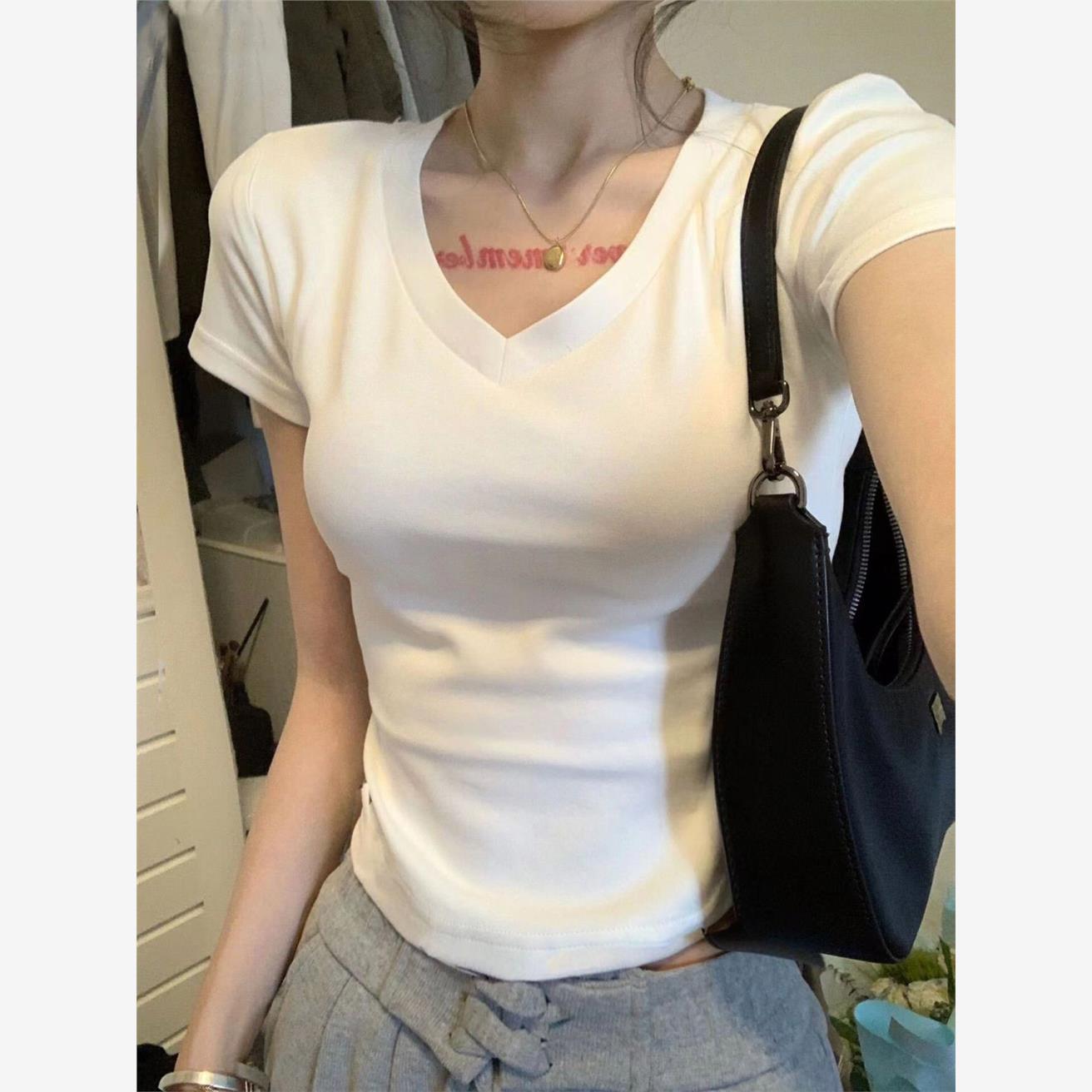 别致正肩V领短袖t恤女夏季韩系chic大码纯欲短款甜辣修身上衣胖mm
