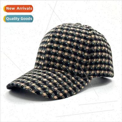 Hat men and women in autumn and winter with warm plaid hard