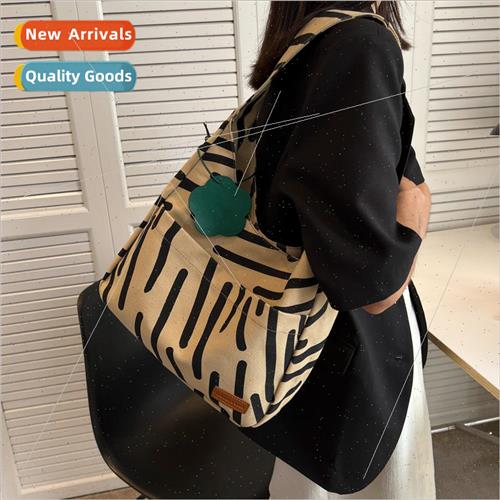 2022 new 适用eign  female shoulder bag commuter fashion unde