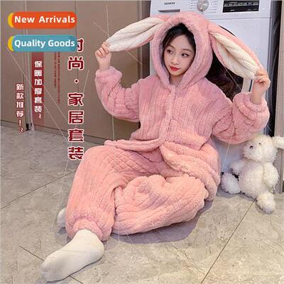 Childrens coral fleece pajamas outside the winter facecloth