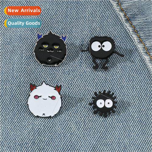 Couple brooch cute black and white Ts ball Japanese cute lit