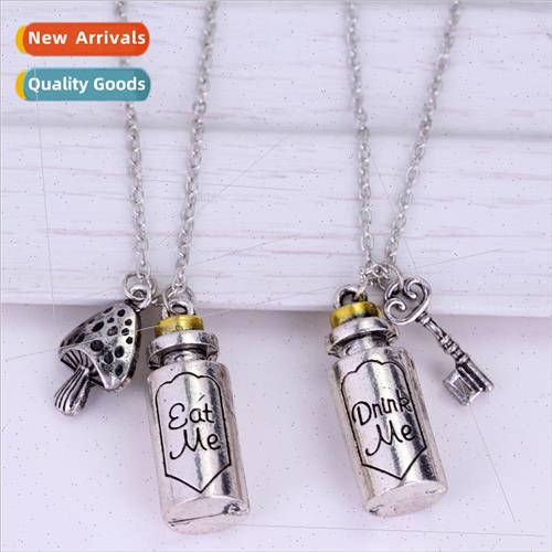 Alice in Wonderland Couple Necklace 爱丽丝梦游仙境情侣项链
