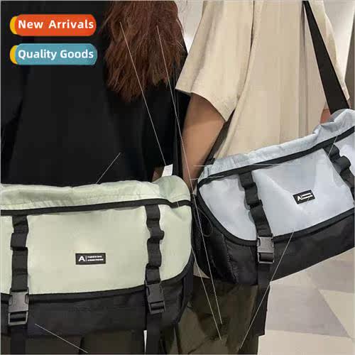 New large-capacity cool Korean sports shoulder bag men and w