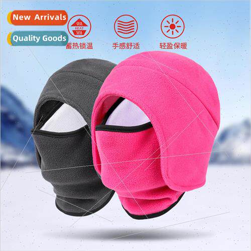 The new men and women in autumn and winter warm hat wrapped