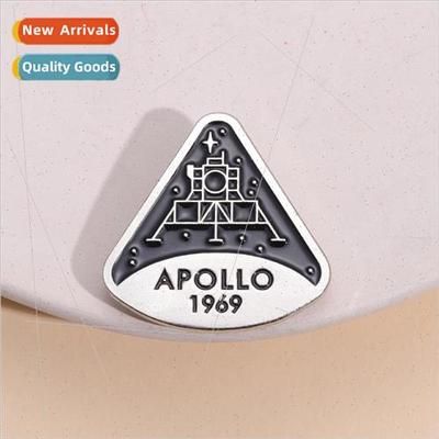 Commemorative Brooch 1969 Apollo Successful Moon Landing Bad