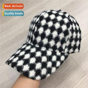 checkerboard plaid tongue and duck winter wild Autumn warm