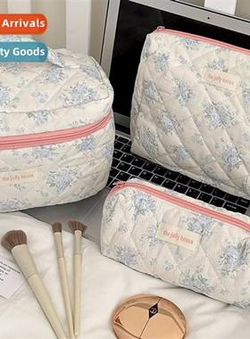 Milky floral makeup bag new niche portable travel large capa