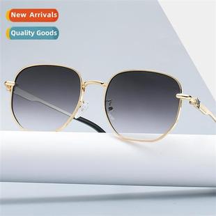 2A281 New L Family Sunglasses Trendy Sunglasses Fashi Modern