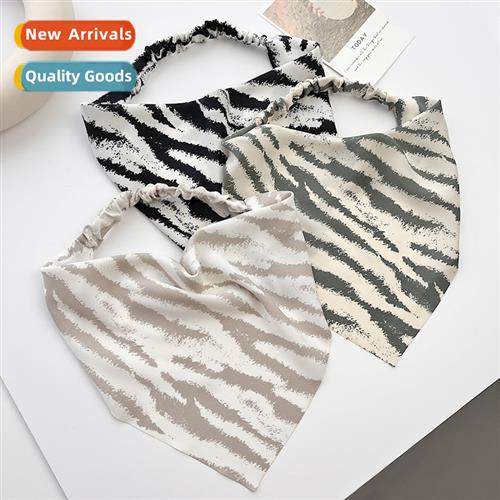 The new tie-dye striped triangle scarf women in Europe and