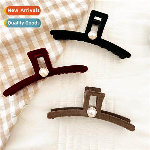 Simple light luxury pearl velvet hair claw female senior sen