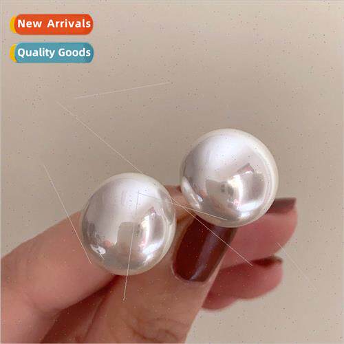 French retro steamed bun pearl earrings Hepburn gentle Korea