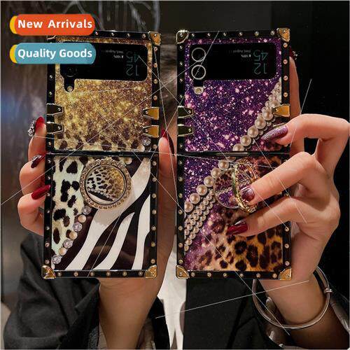 适用Samsung Z Flip4/5 Pearl Leopard Print Square Phone Case