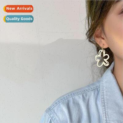 Korea thin hollow flowers a ltle sweet earrings acrylic Japa