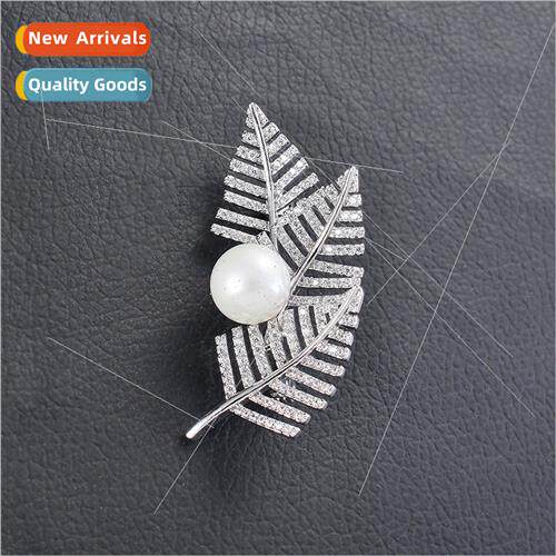 Korea  classic fashion leaves pearl brooch su coat corsage s