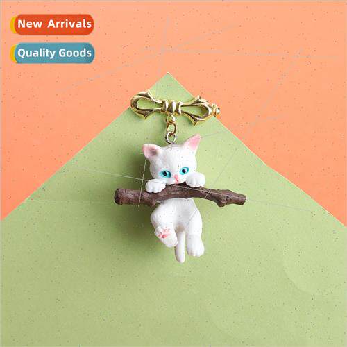 Cute cat holding e branch brooch three-dimensional brooch th