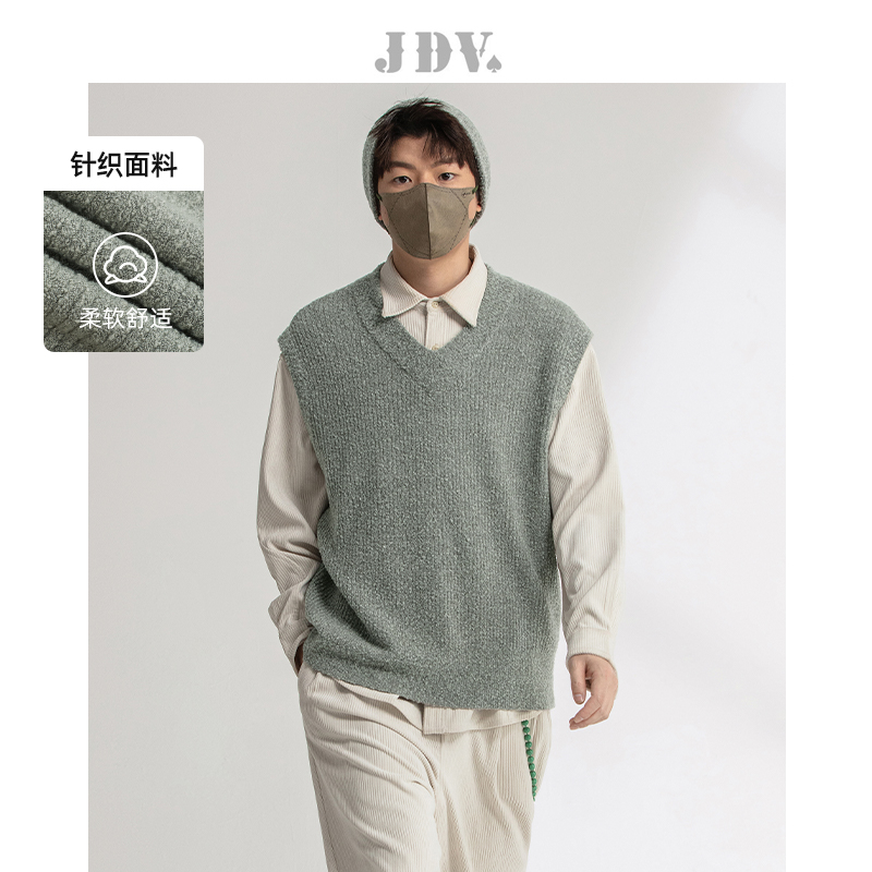 休闲V领 宽舒版型 附赠同色系针织帽