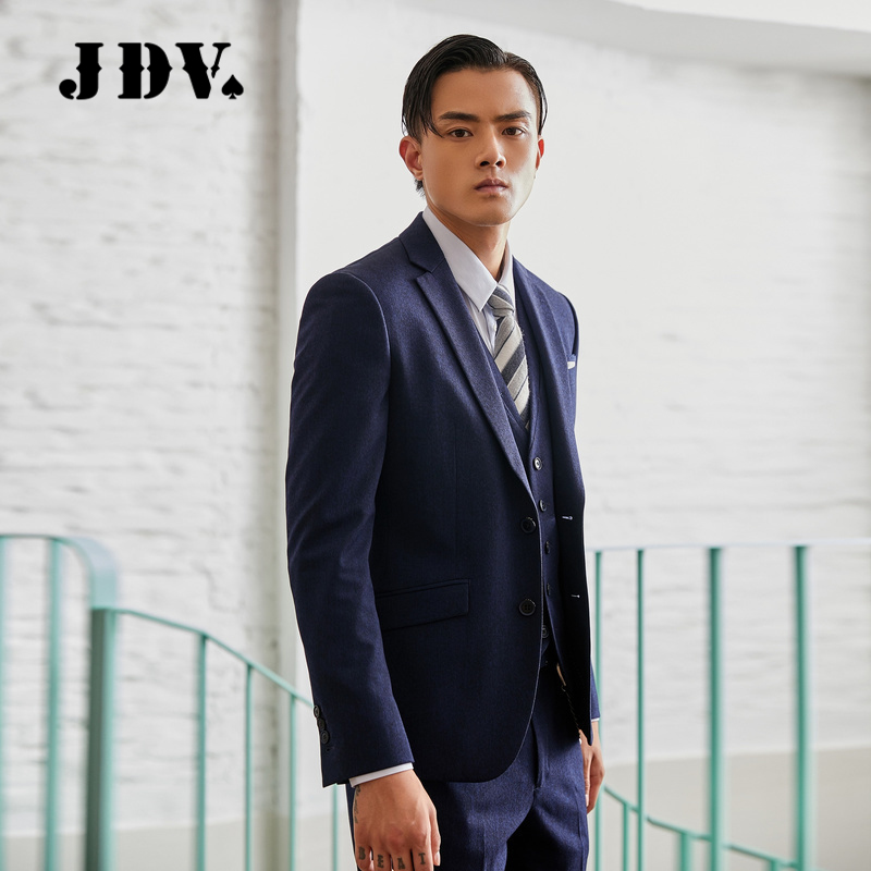 平驳领 商务通勤  修身版型